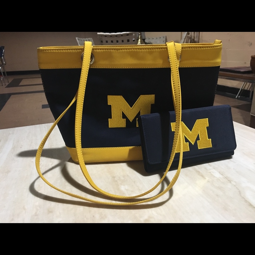 Michigan (U of M) purse & wallet
